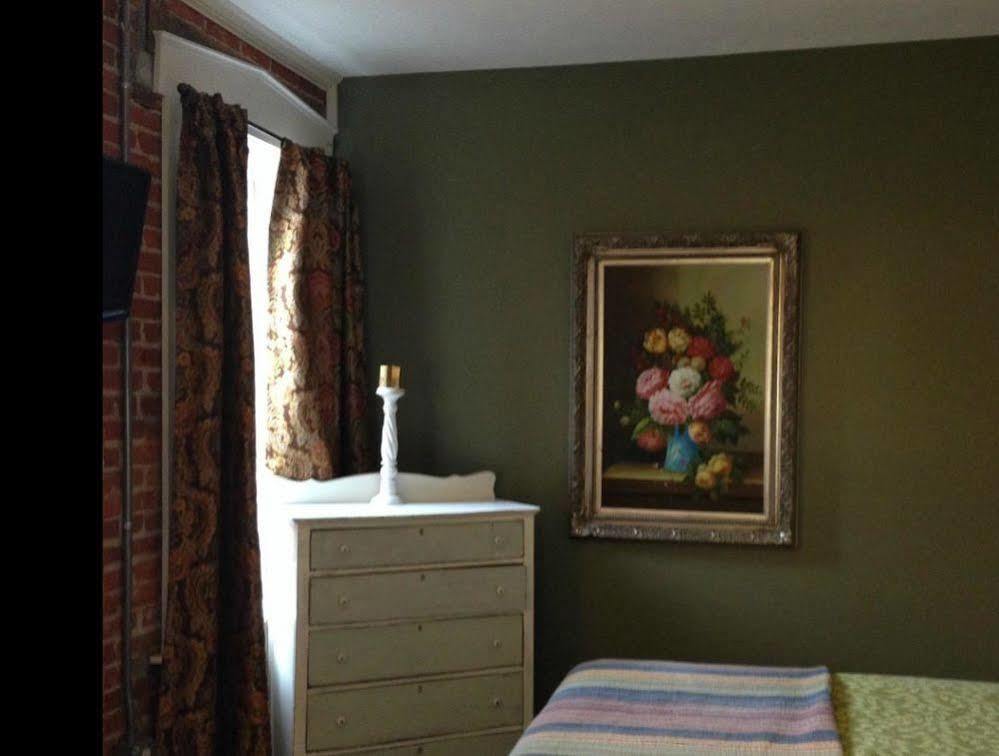 William Watson (adults Only) 4* Pittsfield